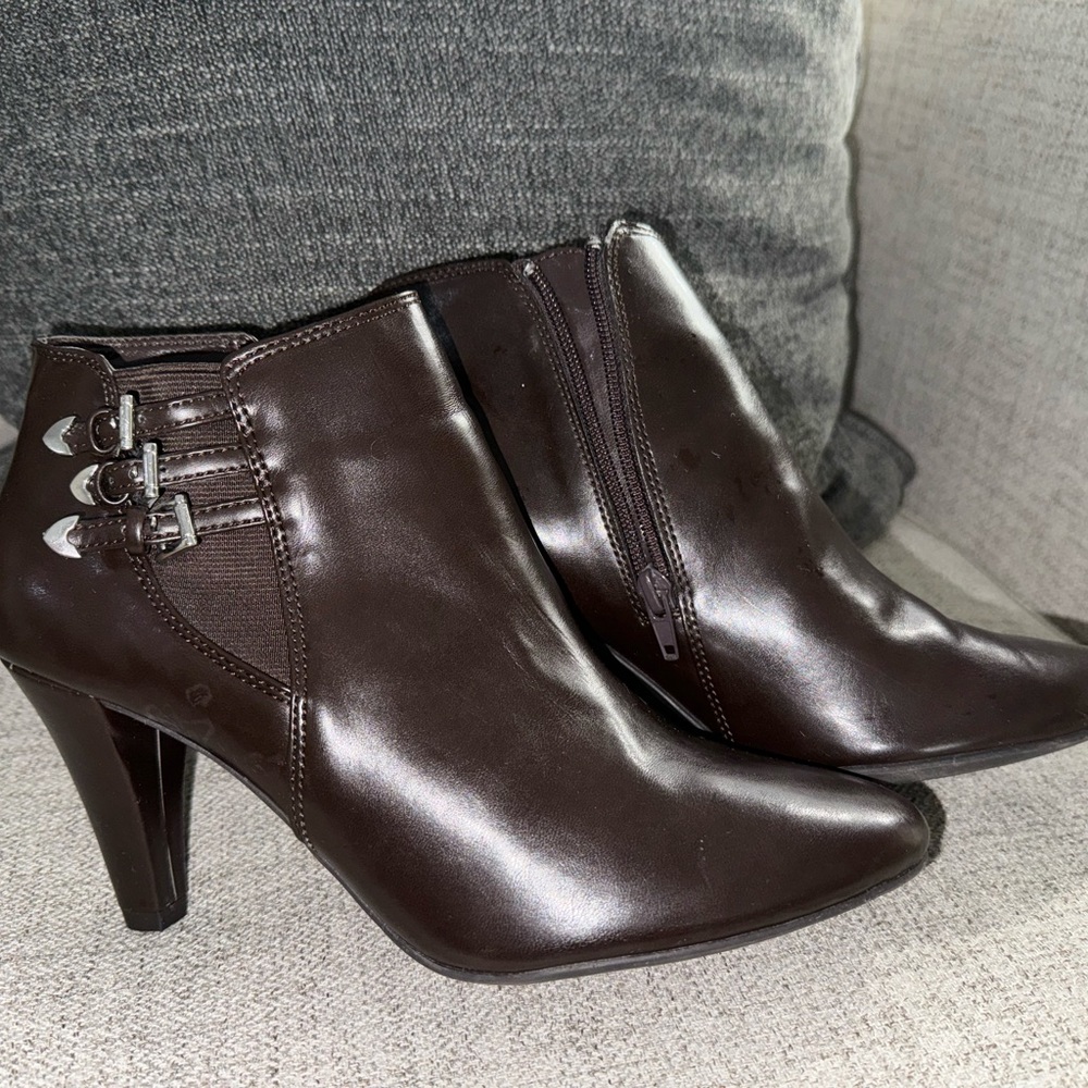 Pre-Loved Naturalizer  Women's Brown Leather Pointed Toe Booties